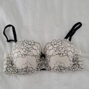 Victoria's Secret Black And White Lace Bra 34C (Removable Straps)